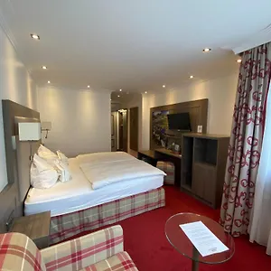 Alpinia Hotel